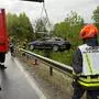 Die Feuerwehren bargen das Fahrzeug, an eine Weiterfahrt war nicht mehr zu denken