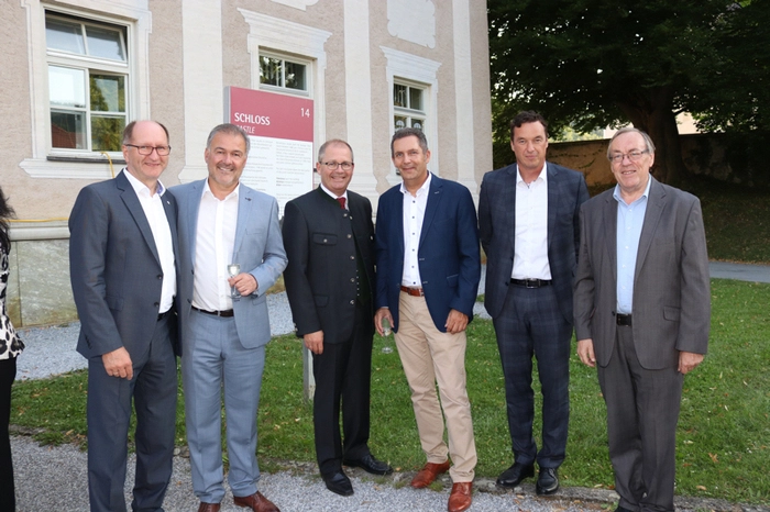 Zur Premiere kam auch die regionale Prominenz zahlreich, darunter Gäste aus Politik, Wirtschaft und Tourismus.
