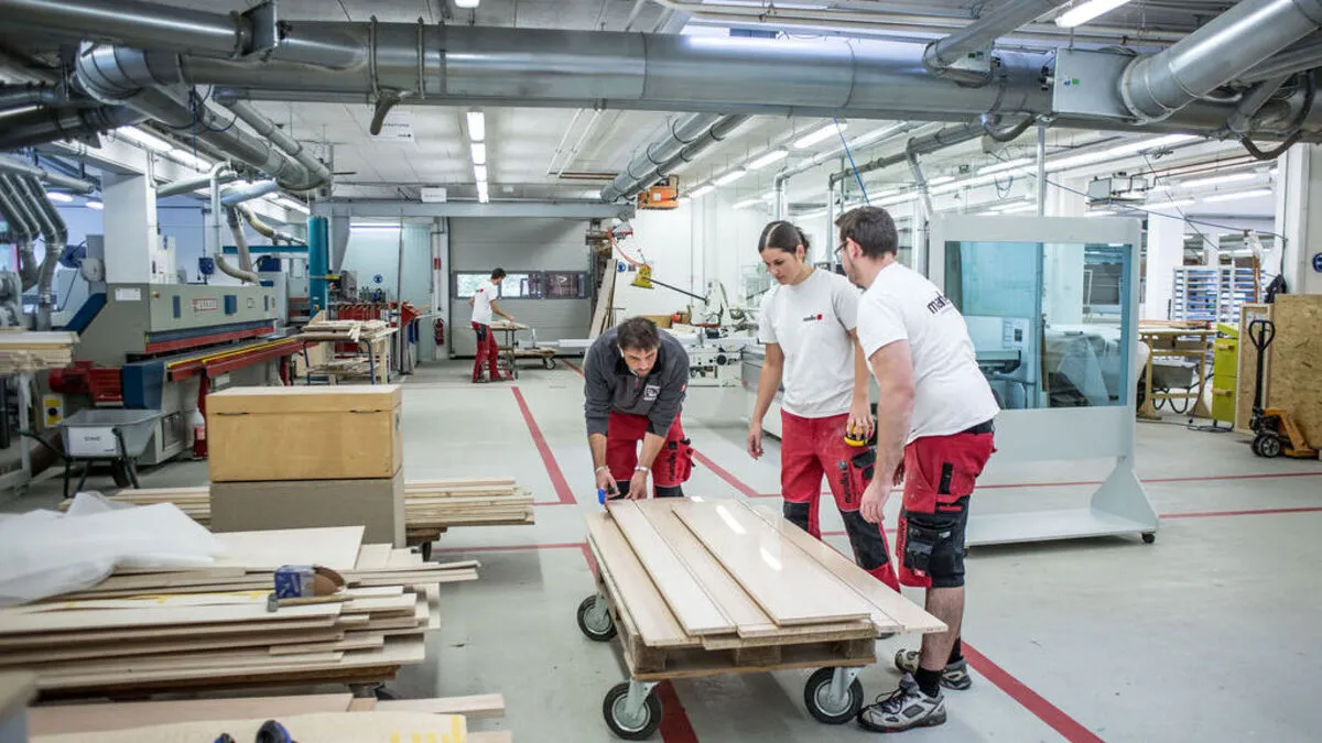 Hell, offen und freundlich: die neue Tischlerei-Werkshalle