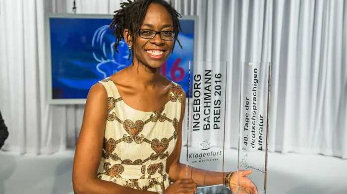Glückliche Siegerin: die gebürtige Britin Sharon Dodua Otoo überzeugte die Jury bei der 40. Ausgabe der Tage der deutschsprachigen Literatur in Klagenfurt ...