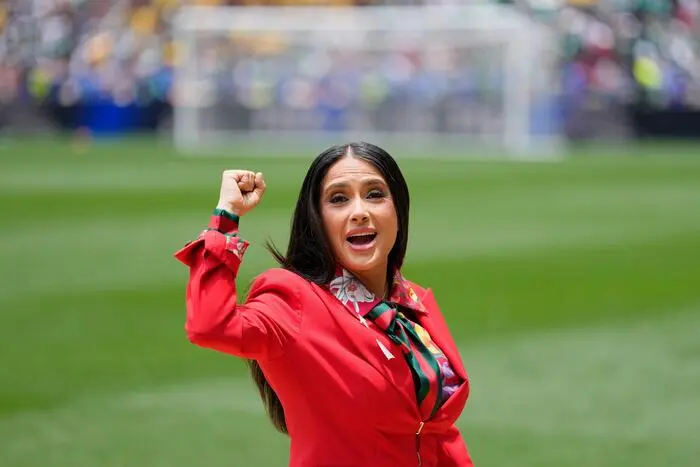 Salma Hayek schaute bei der WM vorbei