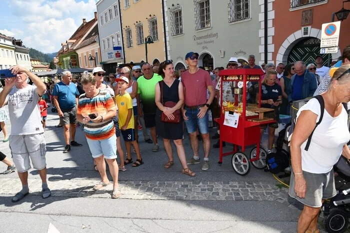Organisiert wurde das Samsontreffen von der Murauer Bürgergarde unter Obmann Martin Lienhart. Wobei auch viel Prominenz gekommen war: die beiden Landtagspräsidentinnen Manuela Khom und Gabriele Kolar, Landesrat Karlheinz Kohlhäusl und Bürgermeister Thomas Kalcher.