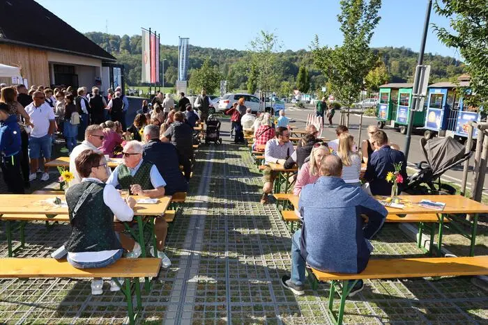 Auf einer Bergstrecke von etwa drei Kilometern wurden regionale Schmankerl wie Bier, Wein, Most, Schnaps, Whiskey, Vulcano-Schinken, Käse und Gebäck angeboten.