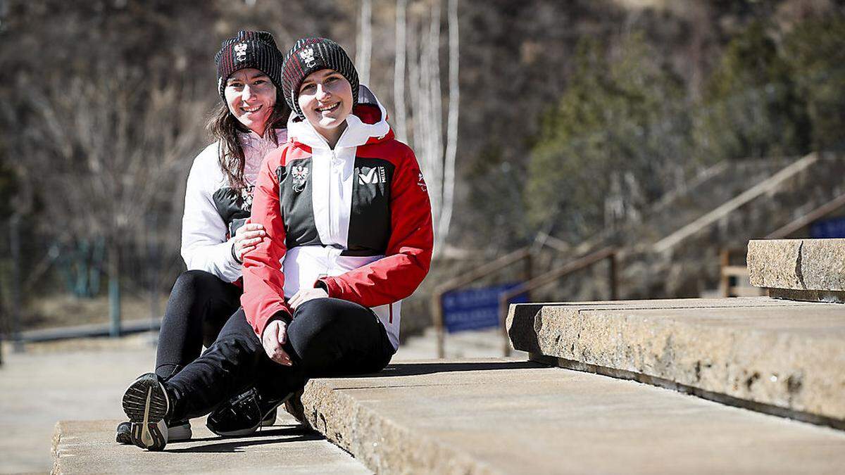Die Freundinnen Elina Stary (vorne) und Celine Arthofer kämpfen in Peking um Medaillen