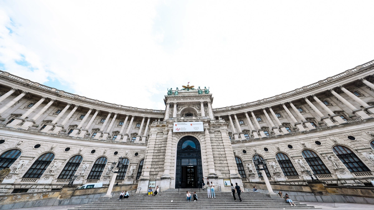 Der Altan an der Neuen Burg am Wiener Heldenplatz