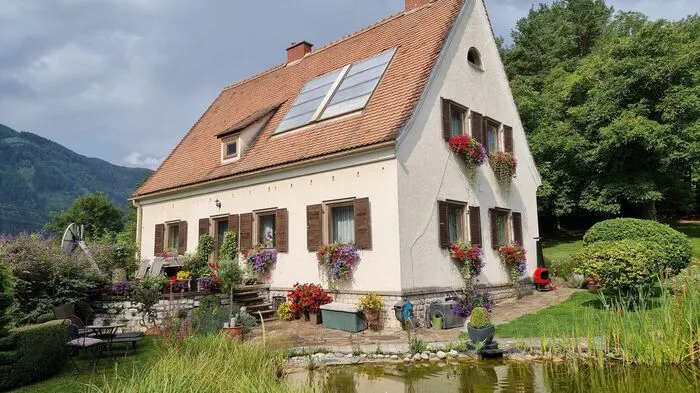 Malerisch gelegen - das Haus von Waltaud Cecon in St. Georgen ob Judenburg. Mit Gold ausgezeichnet