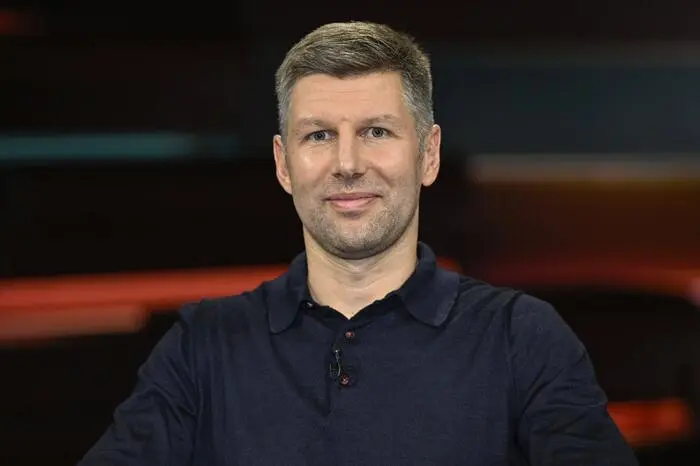 In Deutschland hat sich Ex-Nationalspieler Thomas Hitzlsperger zu seiner Homosexualität bekannt. Auch bei ihm folgte der mutige Schritt erst nach dem Ende seiner Karriere.