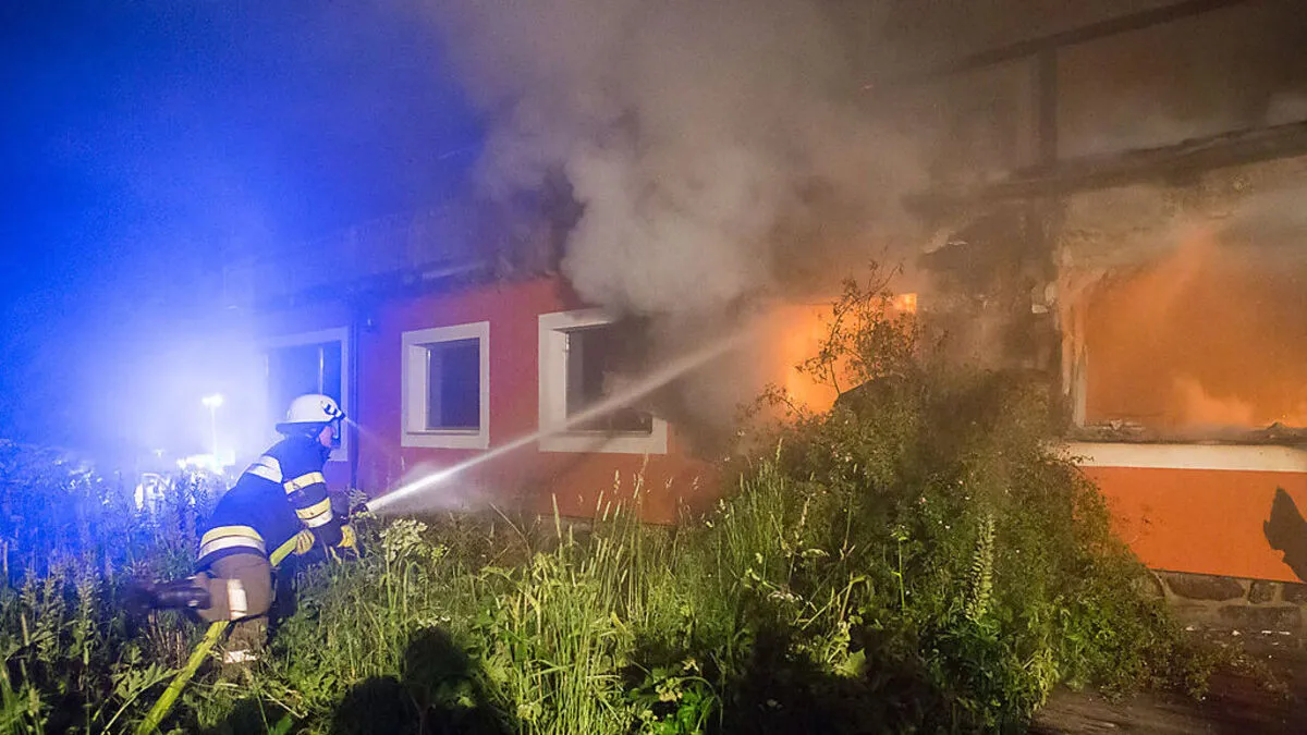 Als die Feuerwehren eintrafen, loderten bereits Flammen aus dem Berghof Wacht