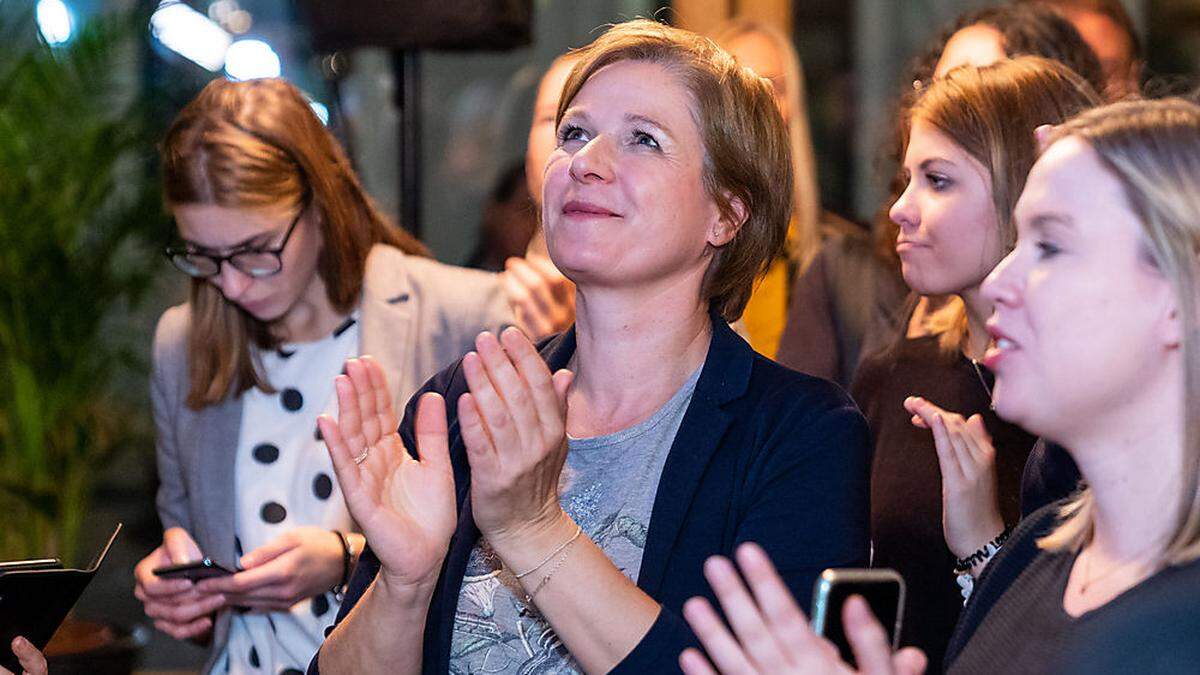 Große Freude bei den Grünen: Stadtparteichefin Judith Schwentner hofft in Graz noch auf den ersten Platz
