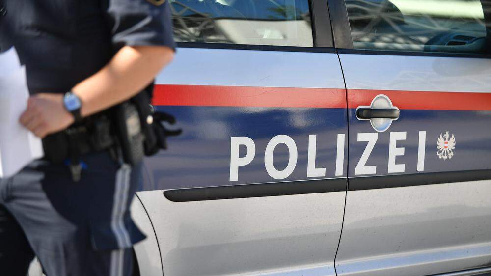In der Grazer Herrgottwiesgasse musste die Polizei einschreiten: Ein Mann bedrohte seine beiden Söhne mit einem Messer