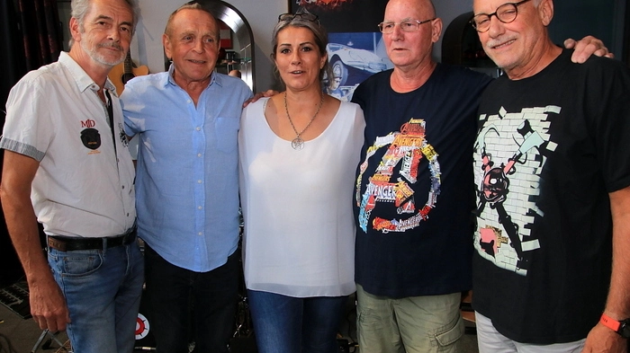 Werner Zagler (Bass), Hans Lackner (E-Gitarre), Emmerich Krienzer (Drums), Kurt Nitsch (Orgel, Keyboard) sowie Nina Traussnigg (Vocal) begeisterten „Live on Stage“ ihr Publikum im voll besetzten KK Cafe.