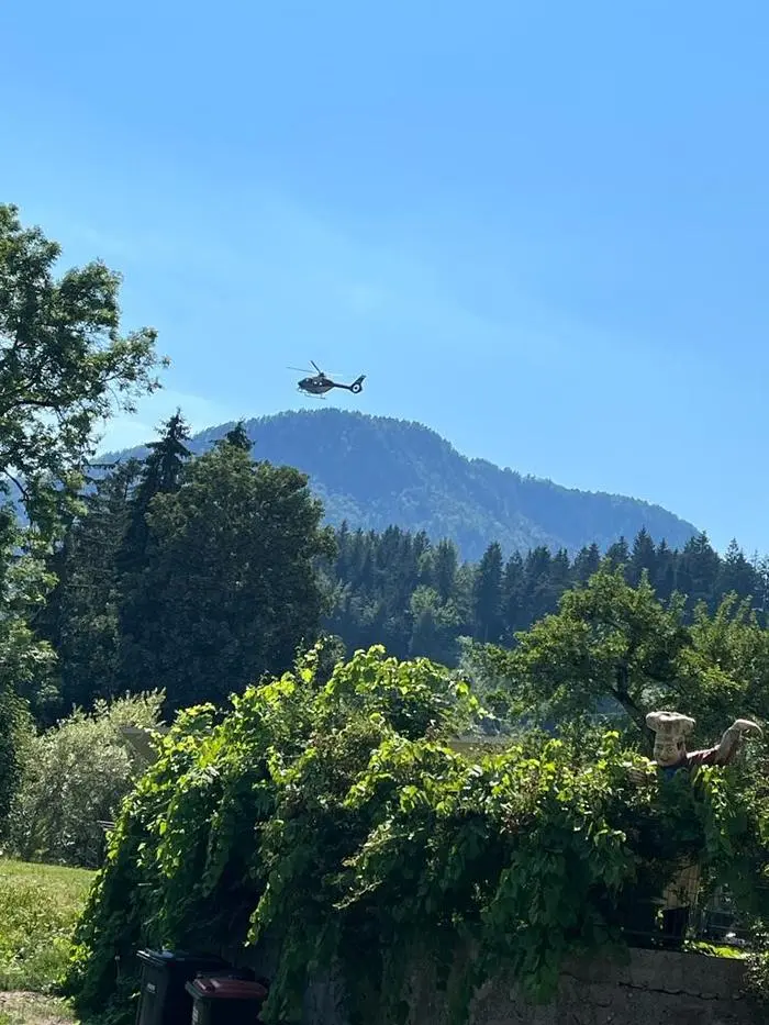 Auch ein Hubschrauber ist bei der Suche beteiligt