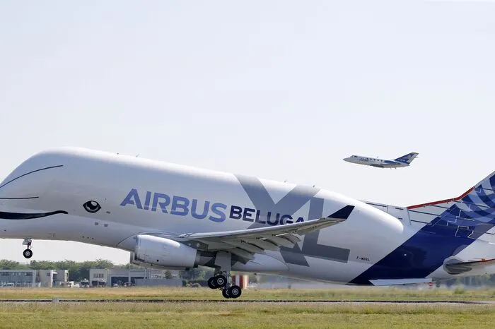 Der Frachtflieger mit der Bezeichnung A330-743L Beluga XL soll von 2019 an den Beluga ST ersetzen, um Flugzeugteile von Airbus zwischen den verschiedenen Produktionsstandorten hin- und herzutransportieren.