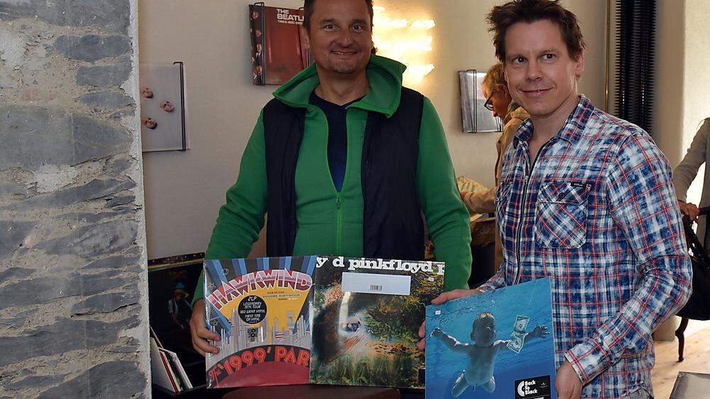 Marco Zidej und Michael Pontasch-Müller (von links) im Schallplattenladen der Hafenstadt 