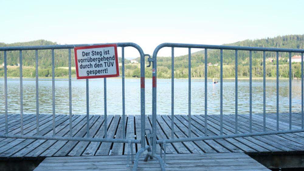Der Treibacher Steg am Längsee ist morsch und instabil
