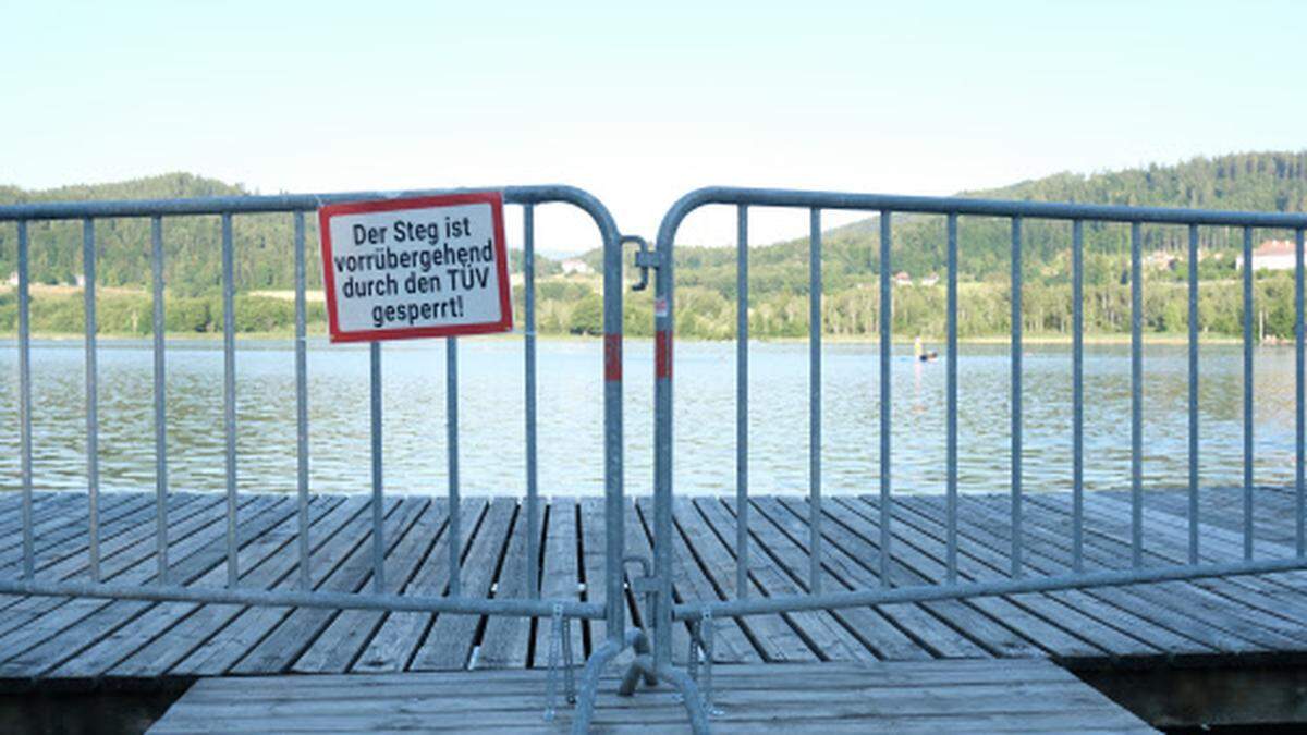 Der Treibacher Steg am Längsee ist morsch und instabil