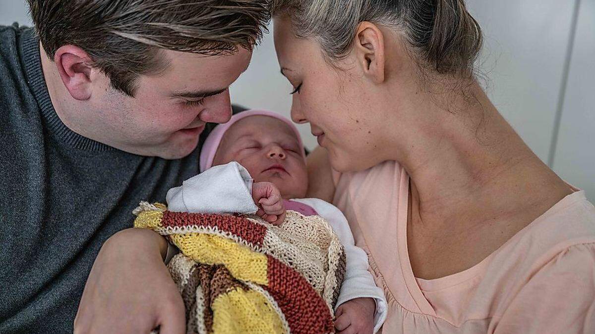 Johanna, das steirische Neujahrsbaby 2023, kam um 40 Sekunden nach Mitternacht in Hartberg zur Welt.