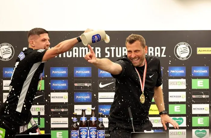 In der Vorsaison jubelten Emir Karic und Trainer Jürgen Säumel noch über den Meistertitel