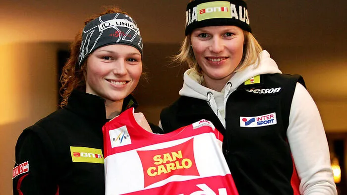 Auf den Tag 13 Jahre vor ihrem Rücktritt gab Bernadette Schild (hier im Bild mit ihrer älteren Schwester Marlies) in Bormio ihr Weltcup-Debüt, nachdem sie nur wenige Tage zuvor Slalom-Gold bei der Juniorenmeisterschaft in Formigal geholt hatte. Ihr Debüt verlief jedoch nicht wie erhofft, im zweiten Durchgang fiel sie aus.