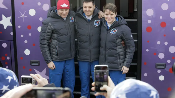 Oleg Kononenko, David Saint-Jacques und Anne McClain: Die nächste Besatzung für die Internationale Raumstation ISS erwartet keine Probleme beim Start mit ihrer russischen Sojus-Rakete am Montag.