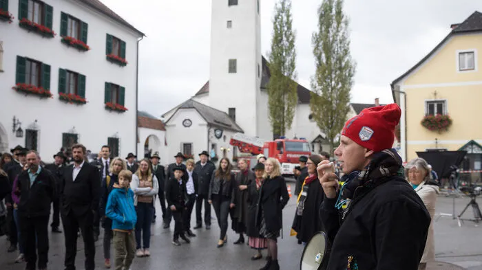 Der junge Regisseur Bernhard Wohlfahrter aus Haus im Ennstal dreht mit Mitwirkenden der Öblarner Festspiele den Kurzfilm „Das jüngste Gerücht“