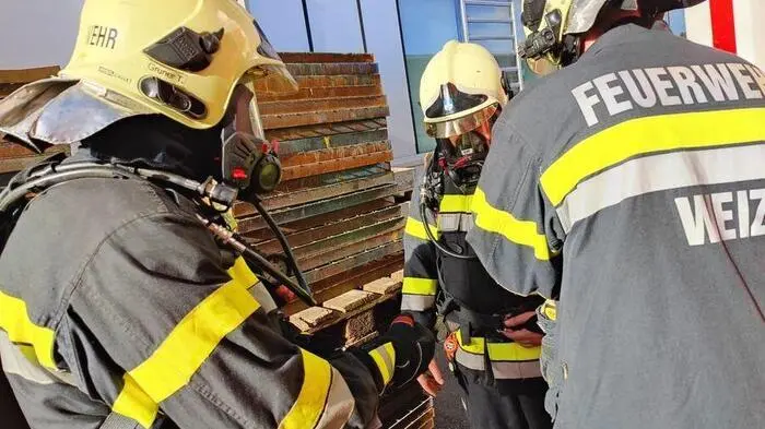 Die Feuerwehren Weiz und Landscha rückten mit schwerem Atemschutz aus
