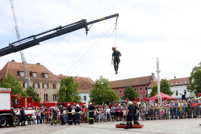 die beeindruckende Leistungsschau der Stadtfeuerwehr Fürstenfeld...