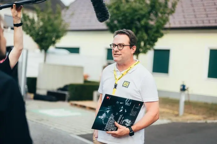 Neben den musikalischen Höhepunkten organisierte das Team rund um Peter Wendler (Im Bild) und Klaus Sundl eine Art Leistungsschau der Fehringer Winzer und Gastronomiebetriebe