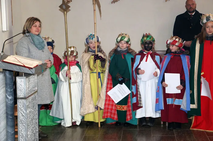 Die sieben Sternsingergruppen der Pfarre waren die Hauptakteure des ersten Teils dieser Messe in der Pfarrkirche St. Peter.