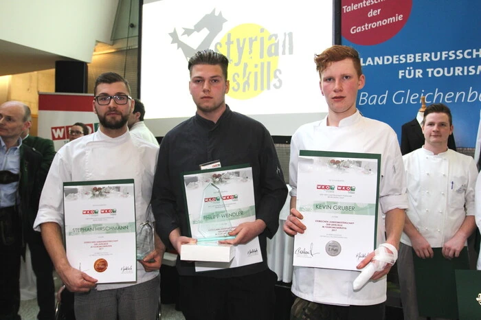 Köche: Stephan Hirschmann (Platz drei), Sieger Philipp Wendler und Kevin Gruber (Platz zwei)
