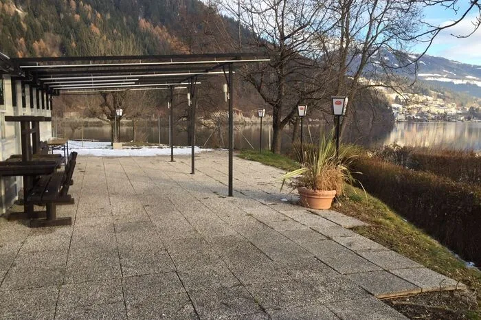 Terrasse beim Strandrestaurant Pesenthein: Im Frühjahr soll es hier zu Adaptierungsarbeiten kommen