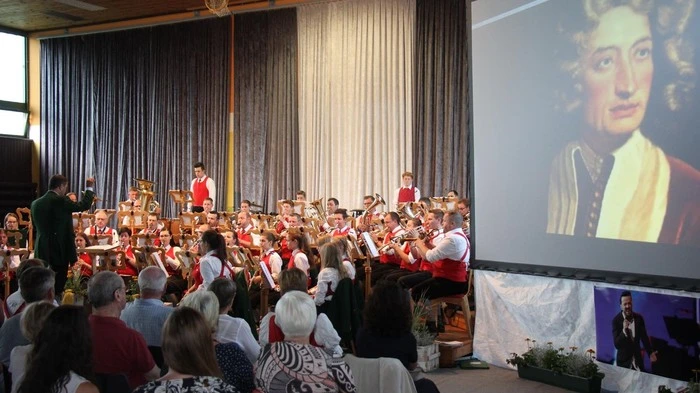 Klicken Sie sich durch die Fotos vom Konzert "Rock me Amadeus" der Jugendkapelle Mooskirchen.