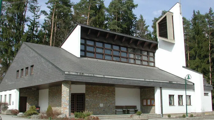 Die Kirche in Weinitzen - das geistliche Zentrum in der kleinen Gemeinde am Stadtrand von Graz