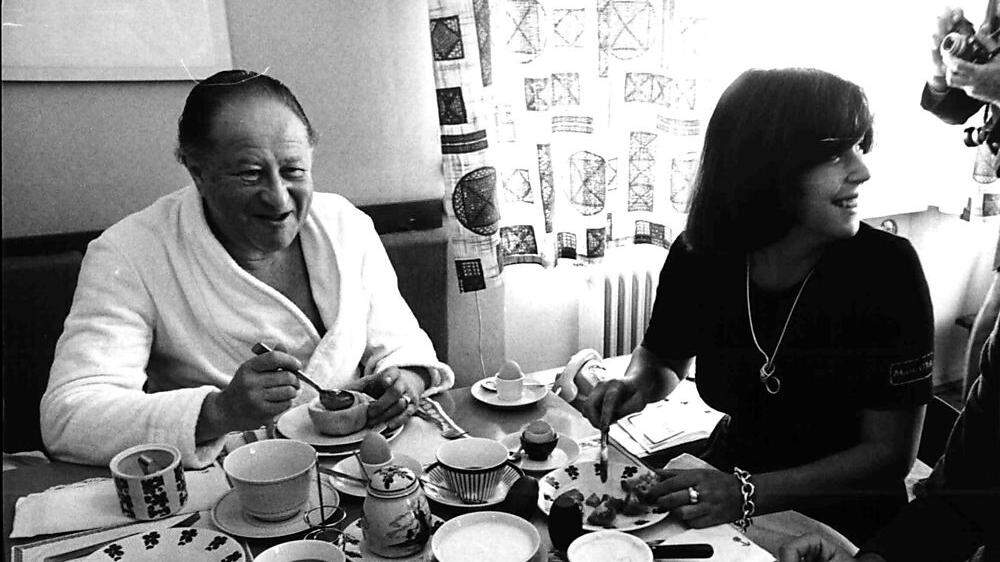 Der Kanzler privat, beim Frühstück auf Mallorca
