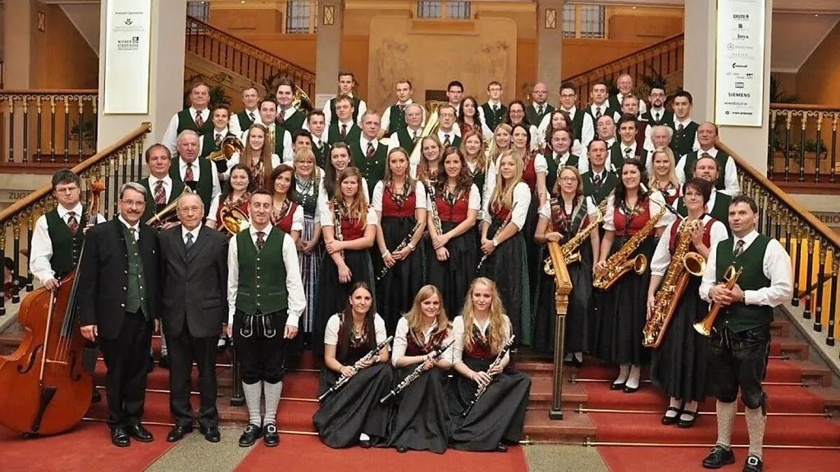 60 aktive Musiker werden am 23. Juli auf der Bühne im Schloss Wasserberg stehen