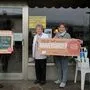 Martin Gruber besuchte Erika Hierländer und ihre Mitarbeiterin mit Bürgermeister Josef Brandner (rechts) 