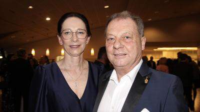 Notar Harald Claudius Handl begrüßte mit Lebensgefährtin Gudrun Raab die Gäste zu seiner Geburtstags- und Übertrittsfeier