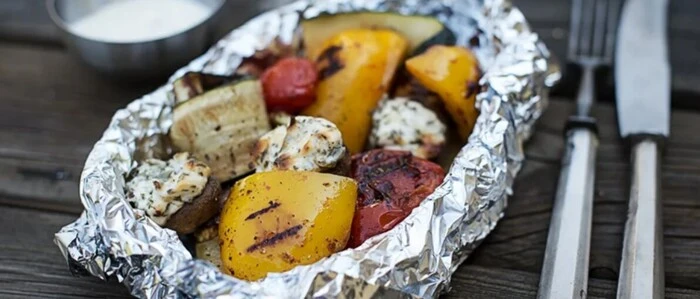 Bei jedem Grillabend gern gesehen: gegrillte Gemüsepackerln