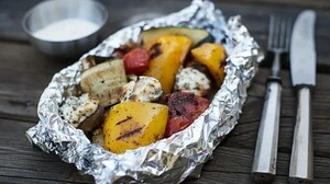 Bei jedem Grillabend gern gesehen: gegrillte Gemüsepackerln