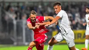 Julian Turi (rechts) und der DSV Leoben wollen Daniel Maderner und den GAK auf dem Weg zum Titel zurückhalten