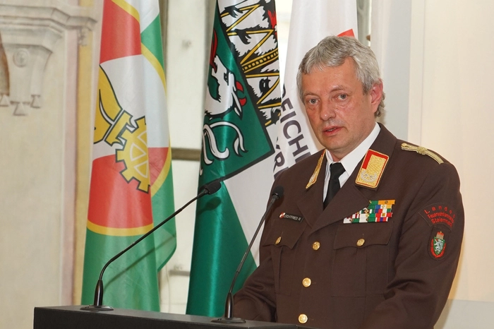 Landesfeuerwehrkommandant Reinhard Leichtfried: "Mit eurer Führungsverantwortung sorgt ihr, gemeinsam mit der euch anvertrauten Mannschaft – egal ob bei der Feuerwehr oder beim Roten Kreuz  – für ein lebenswertes Heute und für ein sicheres Morgen."