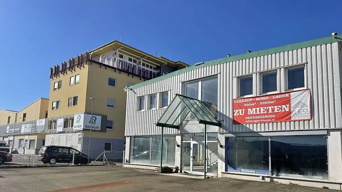 In diesem leer stehenden Gebäude wird die Halle errichtet