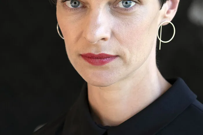 Eiskalt: Sarah Hostettler als Victoria Dell.
