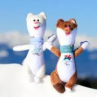 Milo und Tina sind die beiden Maskottchen der Olympischen Winterspiele in Mailand Cortina