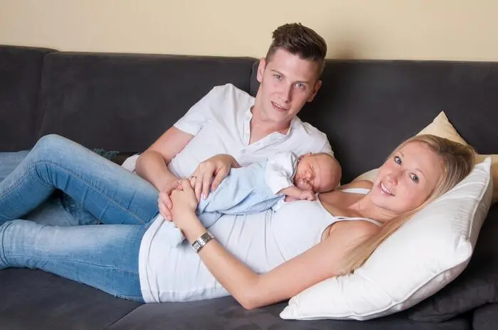 Die Eltern mit ihrem ersten Sohn Luca