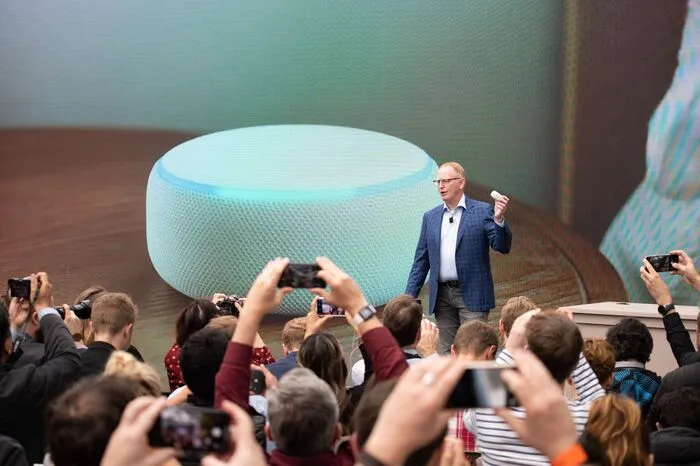 Zudem soll Amazons sprachgesteuerter Assistent Alexa möglichst große Verbreitung finden.
