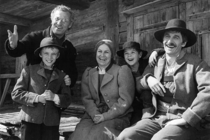Harald Gauster mit seinen TV-Eltern Uta Radkohl und Horst Klaus sowie Regisseur Hermann Leitner (hinter Gauster).