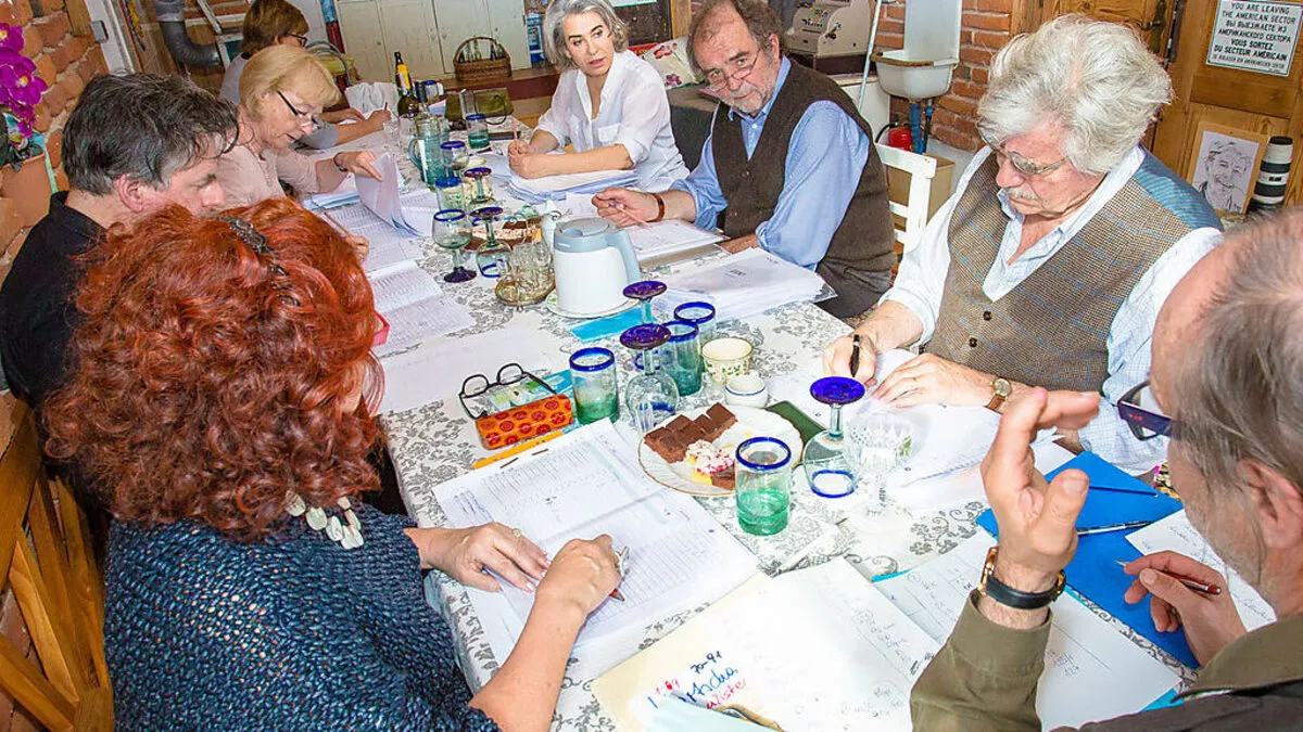 Die prominente Jury des Literaturwettbewerbs Wortschatz bei der Arbeit