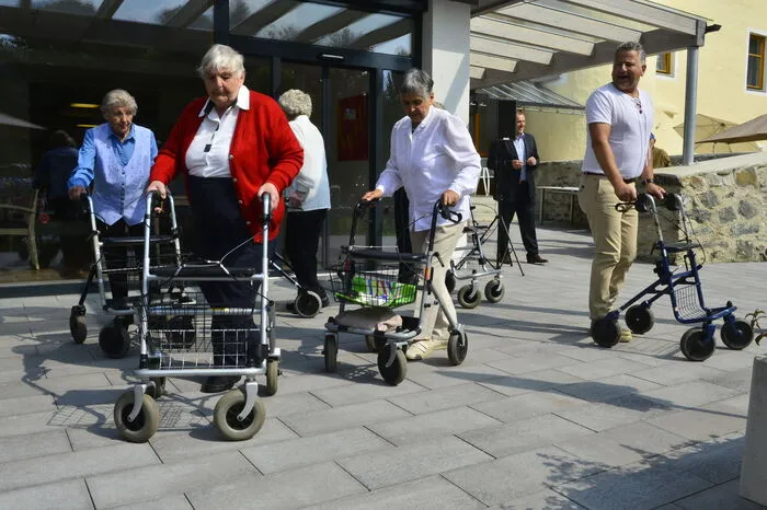 ... und Senioren erinnerten sich an ihre ersten Tanzerfahrungen.