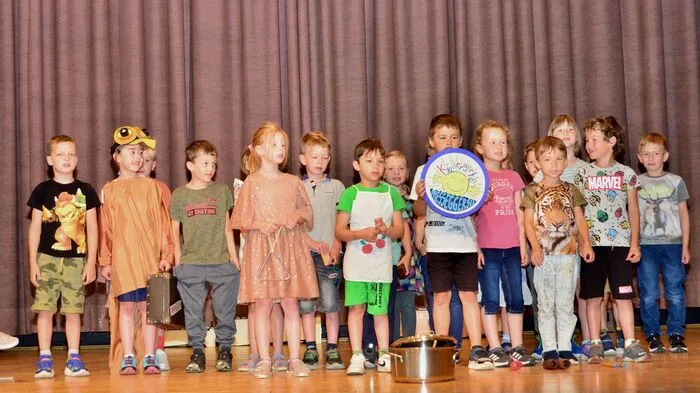 Endlich wieder zusammenkommen und singen. Donnerstagvormittag zeigten die Kinder des Kindergartens Hermagor, die VS St. Stefan/Gail, Hermagor, Egg, Tröpolach und Weißbriach wie die MMS Hermagor im Stadtsaal Hermagor beim Bezirksjugendsingen eindrucksvoll, dass die Pandemie ihre Kreativität und die Lust am Singen nicht stoppen konnten.